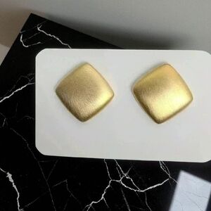 Vintage Casual corner earrings gold tone stud big size earrings NWOT